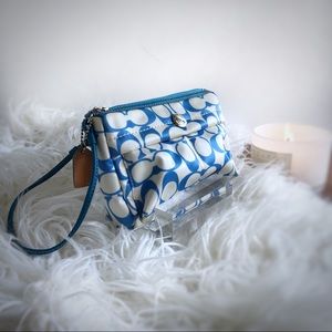⭐️ SOLD⭐️Coach Signature Wristlet